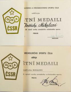 Tiskovina, Udělení pamětní medaile J. Mikulcovi, 30. a 40. výročí  Dukly