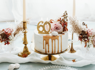 60 zlatá dortová svíčka k zapíchnutí SCU5-60-019 - Partydeco