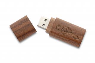 USB Flash disk 32 GB s gravírovaným houslovým klíčem, tmavé dřevo