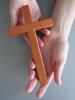dřevěný kříž závěsný 20 cm