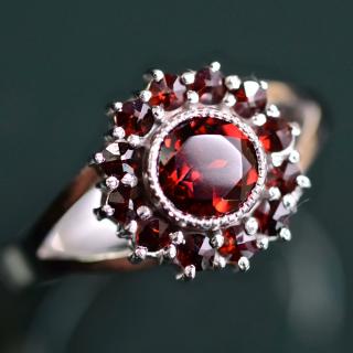 Magdalena - granátový šperk - prsten rhodiované stříbro 925/1000 Velikost: 51