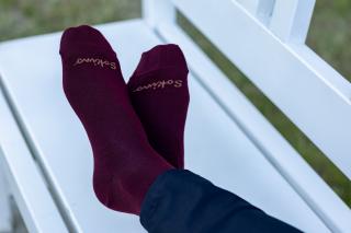 Pánské jednobarevné bavlněné ponožky – tmavě fialové 43-46
