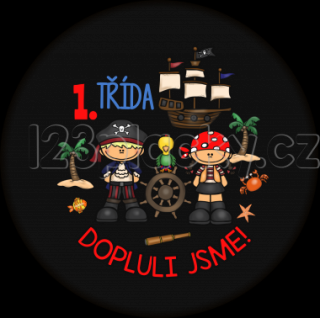 Placka PIRÁTI: DOPLULI JSME 2023 - 2024 Obsah placky: Bez školního roku, Typ placky: Placka magnet 56 mm, Varianta placky: Mise: 8. třída