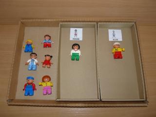Krabice z kartonu - pro strukturované učení Formát: 3 základní krabice + malé krabičky