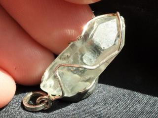 Drahokamový krystalek křišťálu se vzácným vnitřním fantomem - stříbrný přívěsek
