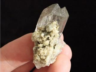 Drobnější krystal záhnědy z Alp - prodej