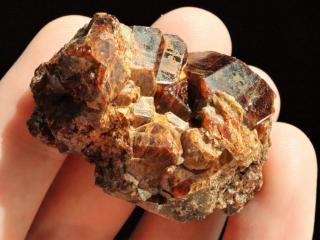 Hessonit - odruda granátu - estetická srostlice krystalů