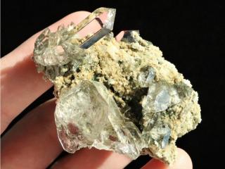 Krásná podložková srostlice / drůzička drahokamových krystalků křišťálu z Alp