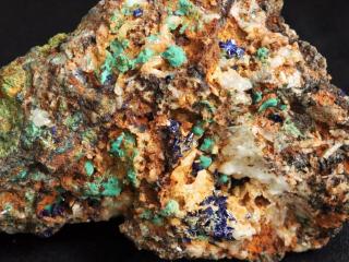 Krystalizovaný zářivě modrý azurit v kombinaci s povlakem zeleného malachitu