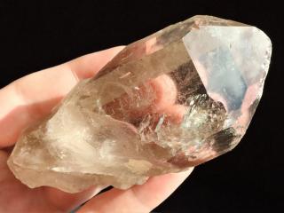 Mohutný krystal alpského křišťálu s půvabným vnitřním světem - Sběratelský kousek