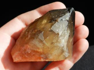 Netradiční tmavý krystal citrínu z Kněževse