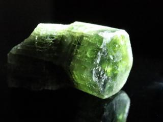 Vzácná srostlice krystalků zeleného apatitu z Čejova