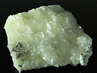 Zajímavá plochá drůza kalcitu tvořená drobnými krystalky
