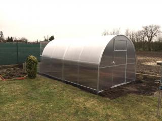 Zahradní skleník IGEL SAGE 4 x 2,6 m, 4 mm  Předmontáž polykarbonátu na obě čela skleníku v hodnotě 1550 Kč zdarma.