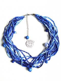 Hedvábný náhrdelník jasně modrý s náušnicemi Náhrdelník: A