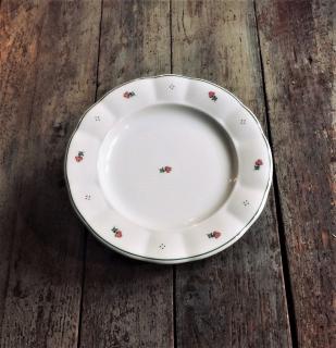 Babiččin porcelán - červené kvítky - sada 18 ks silnostěnných talířů velikost  - mělký talíř: 24 cm