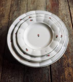 Babiččin porcelán - červené kvítky - sada 18 ks silnostěnných talířů velikost  - mělký talíř: 26 cm