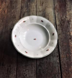 Babiččin porcelán - červené kvítky - tlustostěnný hluboký talíř