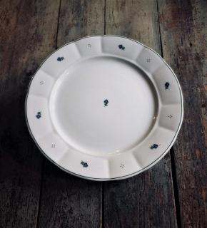 Babiččin porcelán - modré kvítky - sada 18 ks silnostěnných talířů velikost  - mělký talíř: 28 cm