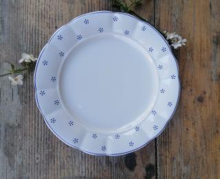 Babiččin porcelán - TEČKOKVÍTKY - tlustostěnný mělký talíř - 26 cm