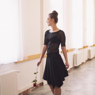 Černá asymetrická sukně Velikost: M/L