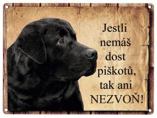 Plechová cedulka s černým labradorem