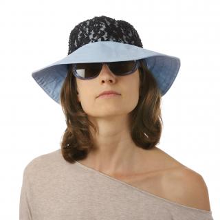Modrý letní klobouk s černou krajkou Velikost: 56