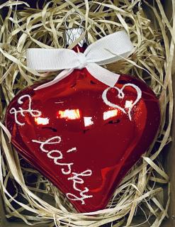 Červená ozdoba na stromeček ve tvaru srdce Z LÁSKY Balení: 1ks, Barva: červená, Velikost: 6 cm