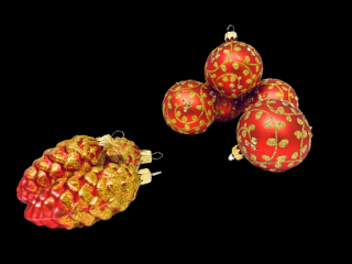 Irisa LUXUSNÍ SET Vánoční ozdoby ANITA - červené dekor větvičky  , BOX 39 ks Balení: 39ks, Barva: červená, Velikost: 7 cm