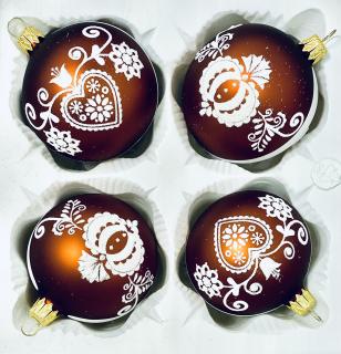 Irisa Vánoční ozdoby JITŘENKA tmavě hnědé koule s dekorem perník 7 cm, SET 4 ks Balení: 4ks, Barva: hnědá, Velikost: 7 cm