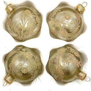 Královská elegance – Skleněné vánoční koule 7 cm „Zlatá krajka“ ( sada 4 ks ) Balení: 4ks, Barva: zlatá, Velikost: 7 cm
