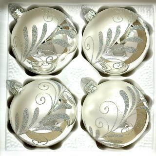 Stříbrná elegance – ozdoby Karolína 8 cm (4 ks) Balení: 4ks, Barva: stříbrná, Velikost: 8 cm