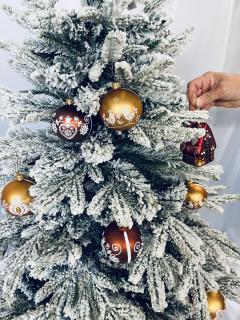 Zasněžený vánoční strom - Bílý 150 cm s dekorací 50 ks ozdob dekor Perník Balení: 51 ks, Barva: hnědá