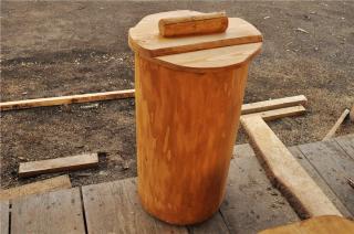 Dřevěný odpadkový koš s víkem Ochranný olejový nátěr: Čirý , bezbarvý olej