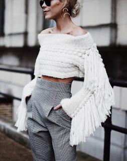 OFF SHOULDERS SVETR S TŘÁSNĚMI Velikost: one size S/M