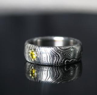 Slunečný prsten s diamantem