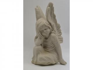 Andílek děvčátko - kamenná socha z pískovce