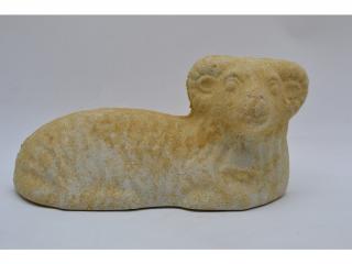 Beránek - kamenná socha z pískovce