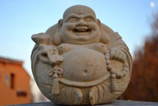 Budha kulatý - kamenná socha z pískovce