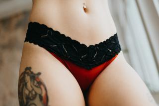 Rosa brazilky červené rubínové s černou krajkou list Barva: 34/XS