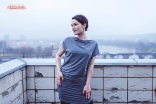 Rosmarina šaty krátký rukáv šedá Velikost: 42/XL