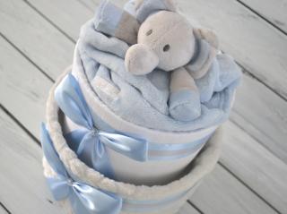 Dvoupatrový plenkový dort VI. s šedou dekou a sloníkem Barva dortuNEdortu nebo vzor deky: Jiná, Velikost: Miminko se narodilo a je mu asi měsíc