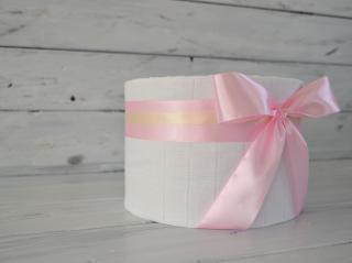 Mini plenkový dort Barva dortuNEdortu nebo vzor deky: Pro holčičku, Velikost: Miminko se narodilo a jsou mu 3 měsíce