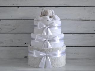Třípatrový plenkový dort I. zdobený medvídkem nebo sloníkem usínáčkem Barva dortuNEdortu nebo vzor deky: Šedá deka, bílá mašle, slon a náplň pro…