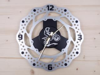 Motorkářské hodiny s motivem cross/enduro jako dárek pro motorkáře