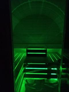 RGB osvětlení saunovací části s dálkovým ovládáním