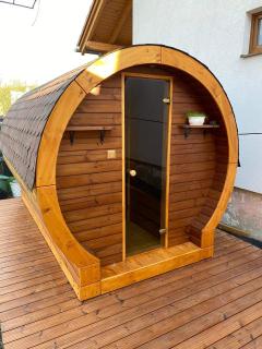 Sauna sud EXKLUZIV - s izolací Délka, kapacita, materiál: 3 m s venkovní odpočívárnou, kapacita 5 až 7 osob, exteriér smrk/interiér thermowood