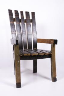 Sudová židle s opěradlem na ruce Využití: venkovní