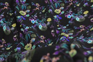 Úplet bavlněný modrofialové květy tisk, černá