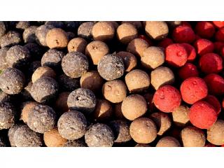 CHILLI - PLUM krmné boilies Balení: 10kg